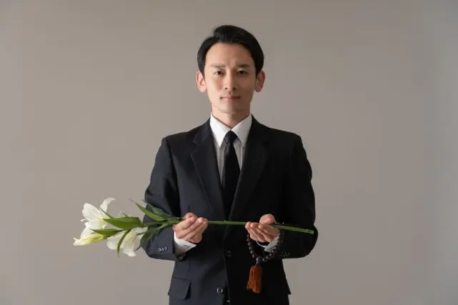 30代の男性です。「礼服」を買いたいと考えていますが、金額差が生まれる要因はなんなのでしょうか? 「3万円」と「10万円」のものだと何が違うのですか?
