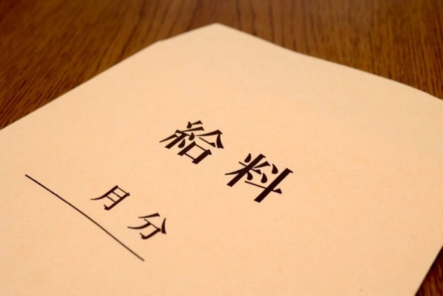 平均年収「約750万円」！ ドラマでおなじみ「科捜研」職員の仕事とは？日本の平均的なサラリーマンよりも「収入」は高いの？