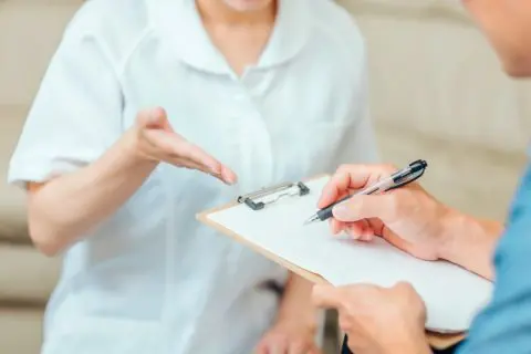 75歳になったのに窓口負担額が「3割負担」のままです。周囲は1割負担なのですが私が稼ぎ過ぎなのでしょうか？