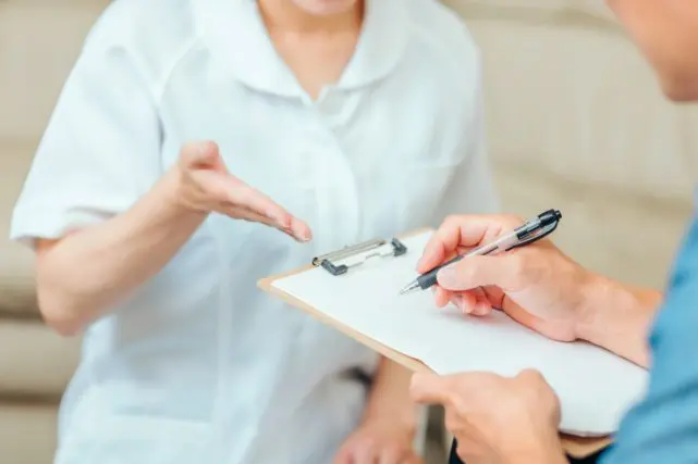 75歳になったのに窓口負担額が「3割負担」のままです。周囲は1割負担なのですが私が稼ぎ過ぎなのでしょうか?