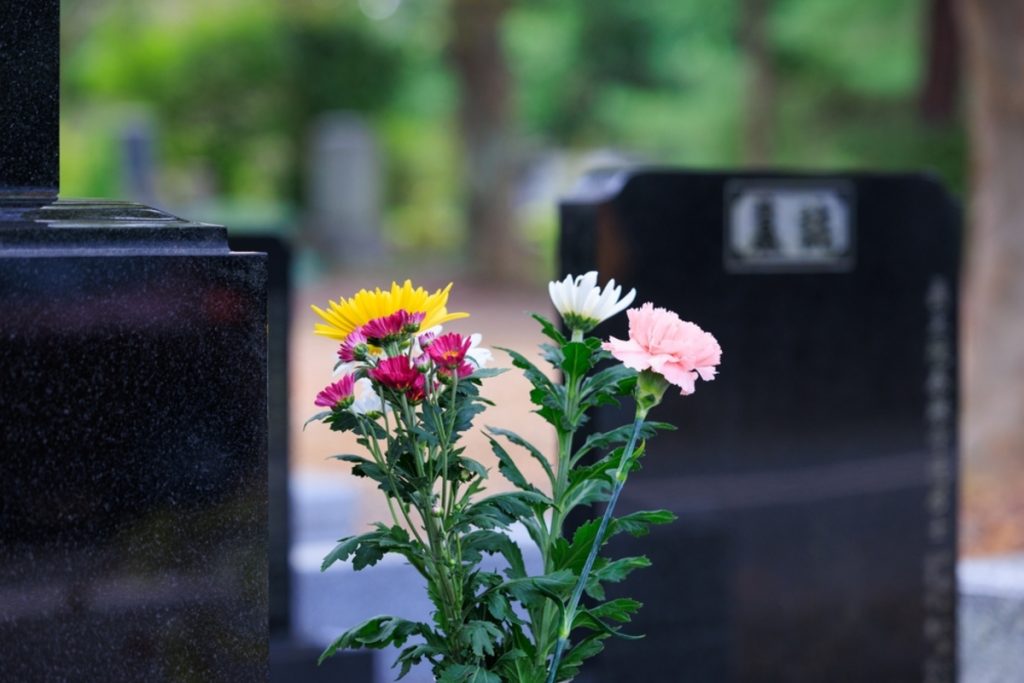 夫の年金「月18万円」で生活してきた80代の妻は、夫の死後に「遺族年金」をいくら受け取れる?