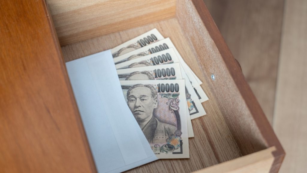 祖父母が昔貯めたタンス預金「500万円」を使いきれないからとくれました。でも老後資金は足りるのでしょうか？