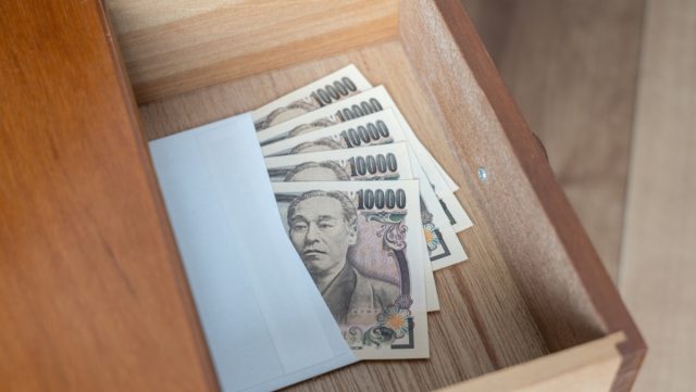 祖父母が昔貯めたタンス預金「500万円」を使いきれないからとくれました。でも老後資金は足りるのでしょうか？