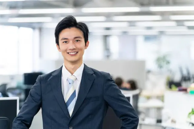 大卒で「会社員」になるのと高卒で「自衛隊員」になるのはどちらの方が高年収を目指しやすい?