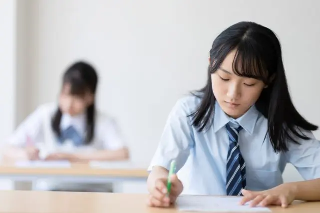 子どもの中学受験のため、月6万円で「学習塾・ピアノ・英語塾」に通わせています。「月収40万円」なので家計的にキツイですが、将来を考えたら“必要な投資”でしょうか?