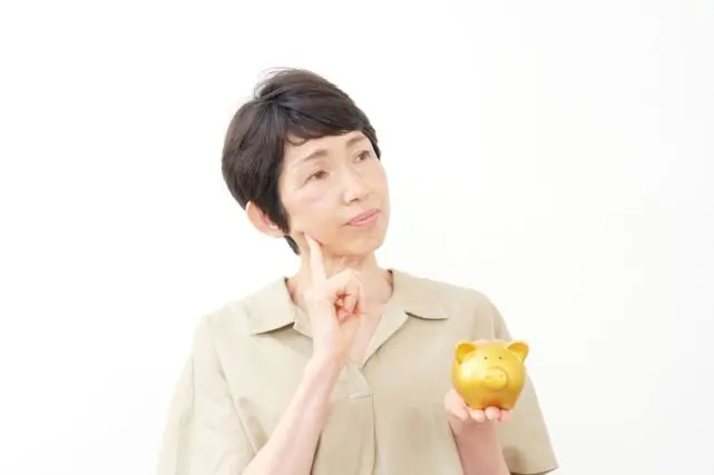 定年後の「生活費」はどう変わる? 現役時代と比べて「増える費目」と「減る費目」は?食費が月に「7万」の夫婦二人暮らしですが、相場はどの程度でしょうか?