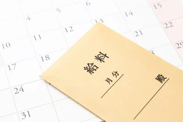 正社員で事務員として働き手取り「17万円」です。娘のアルバイト代が「時給1300円」なのですが、私より稼いでいますか…？