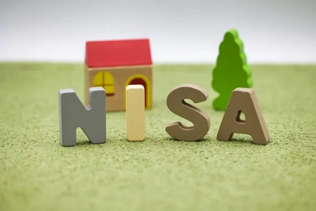 専業主婦だけど「NISA」に挑戦してみたい! 利益が出たら“扶養”を外れる必要がある?「夫のお金」だと贈与税がかかるの?「月10万円・年率5%」の場合でシミュレーション