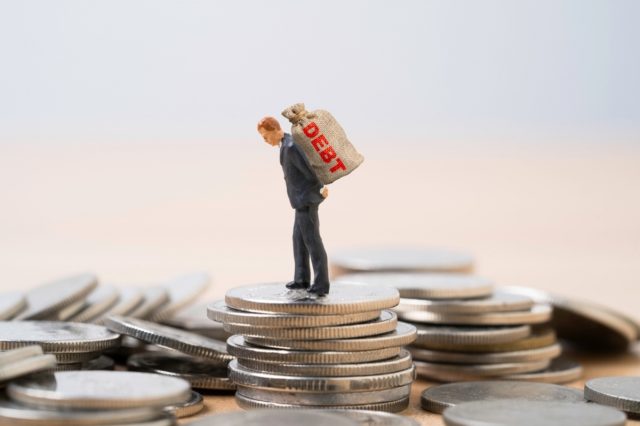 亡くなった父に借金が！ 相続人は母と私、この借金はどちらが、どのように返済すればいいの？