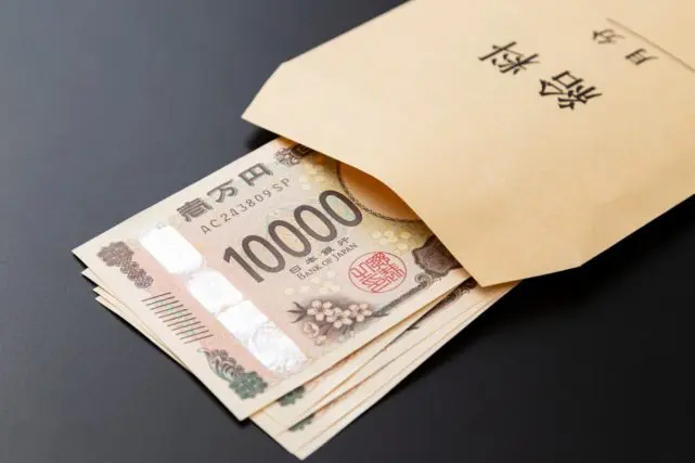 正社員として働いていますが自分の「時給」はいくらなのか気になりました。年収「500万円」は時給にするといくらになりますか?