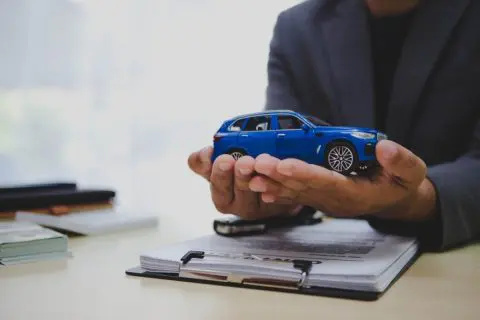 親から「3ナンバー車」を譲り受けることになりました。10年乗っている車ですが「贈与税」は気にしなくていいのでしょうか？
