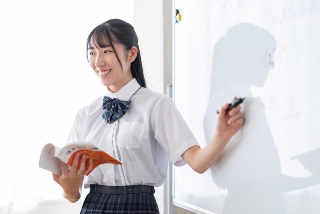 児童手当が「18歳」まで支給されますが、全部貯金しても「教育資金」としては足りませんよね？ 手当以外にどのくらい貯めたらいいでしょうか？