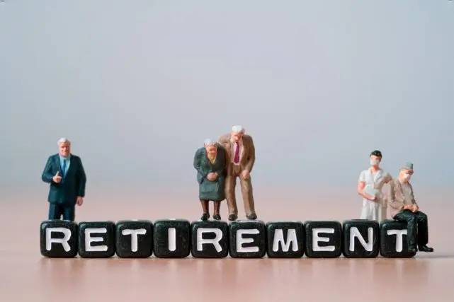60代夫婦です。退職金と貯金を合わせて「2000万円」ほどありますが、「この先30年生きる」と考えると本当に足りるのでしょうか?