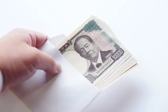 親からの仕送りで生活している大学生です。私にも「贈与税」はかかりますか?