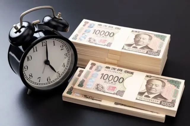 40代の叔父は「老後のために2000万円貯める!」と節約をしているそうです。趣味の旅行もやめたそうですが、それくらいしないと老後の生活は厳しいのでしょうか?