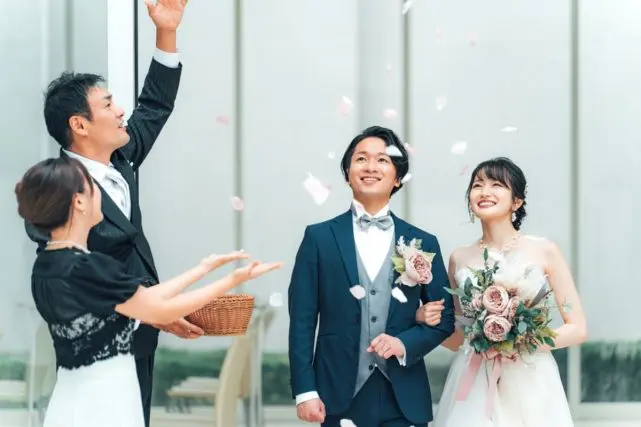 娘が「結婚式」を挙げるので「300万円」を援助しようと考えています。このお金も「贈与税」が課されるのでしょうか?