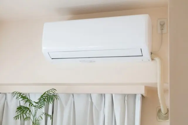 エアコンは新しいほど省エネ?でも「買い替えるお金がない…」古いエアコンで電気代を下げる方法はありますか?