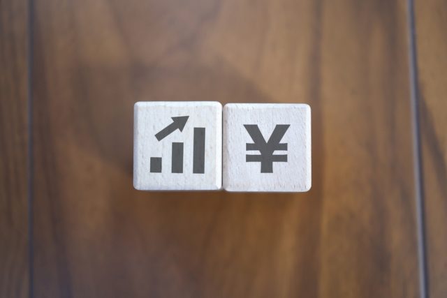 2025年「初任給」が「30万円台」の会社は何割？ 初任給の「平均引き上げ額」はどれくらい？