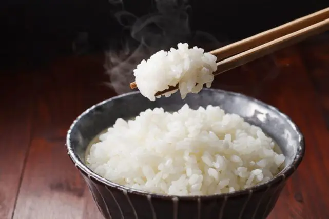 お米が高すぎる! 節約のため「こんにゃく米」でかさましをしてるけど、栄養面は大丈夫?「メリット・デメリット」も比較
