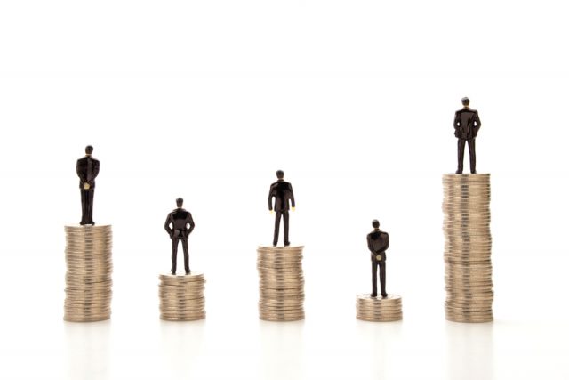 35歳で年収400万円です。サラリーマンの年収は「平均460万円」と聞きましたが、周りで“それだけ稼いでいる人”は半分もいない気がします。自分の年収は「相対的」にどれくらいでしょうか？
