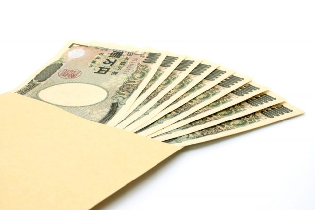 大学生の息子は月の出費が「10万円」と聞いて心配！大学生ならそのくらい普通なの？