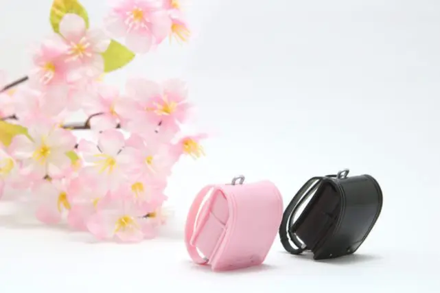 義父母から「孫の入学祝いに」と10万円近くするランドセルをもらいました。高価なものはお金でなくても「贈与税」がかかると聞いたのですが、申告しないとまずいでしょうか…?