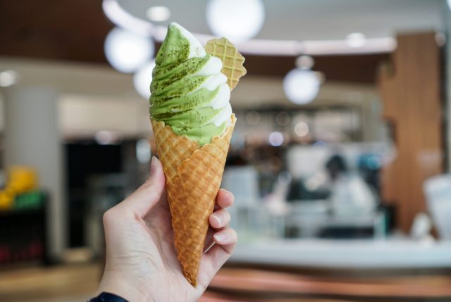 抹茶ソフトが「700円」してビックリ！ 伊藤園も「緑茶･抹茶」製品の価格改定へ…“抹茶価格高騰”の理由とは
