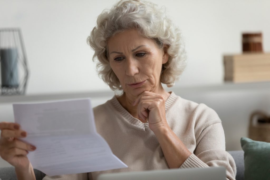遺族年金で生活している60代ですが、「家賃の支払いが不安」と管理会社から言われました…。遺族年金での生活を理由に「立ち退き通知」をするのは問題ない？