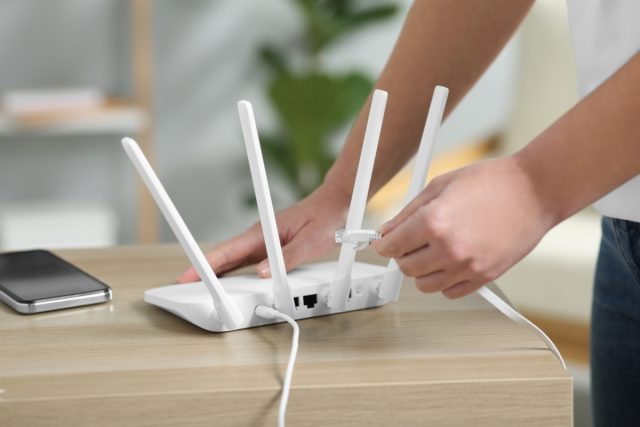 家のWi-Fi速度が遅いのは“無料ルーター”のせい？5年前に「無償」で提供されたルーターだけど、買い替えるべき？